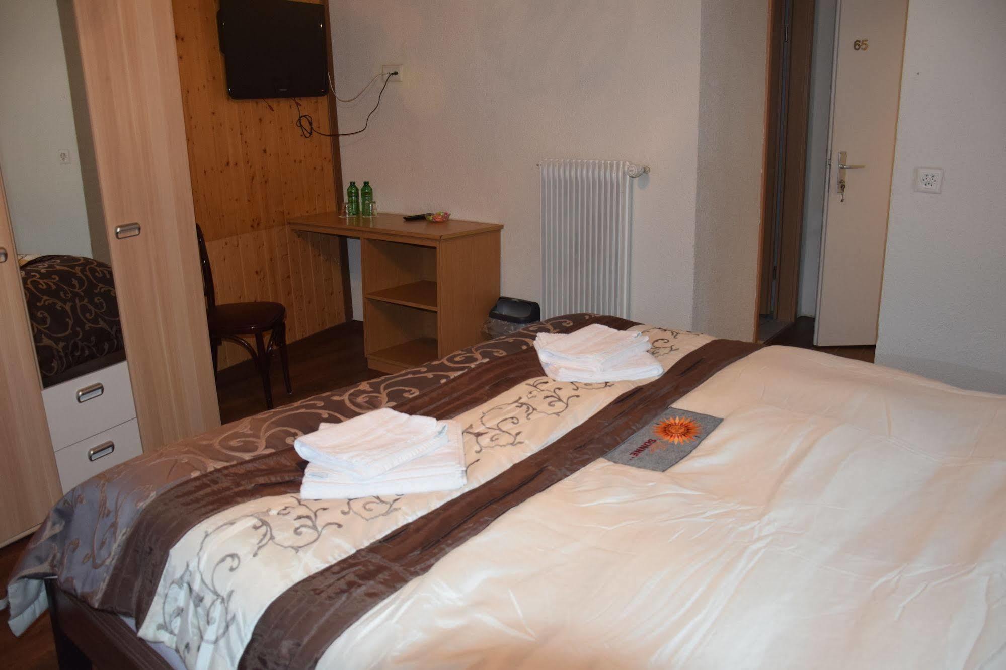 Hotel Sonne ไอน์ซีเดิล์น ภายนอก รูปภาพ